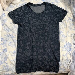 lululemon athletica Short Sleeve Seamless Active Tee - Black Heathered